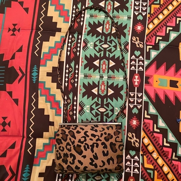 Nine West small leopard purse​​ - Picture 3 of 6